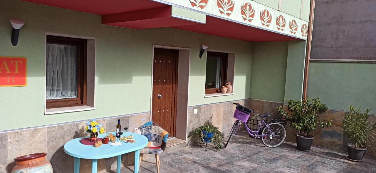 Apartamentos Turisticos Las 3 Golondrinas Penafiel Exterior photo